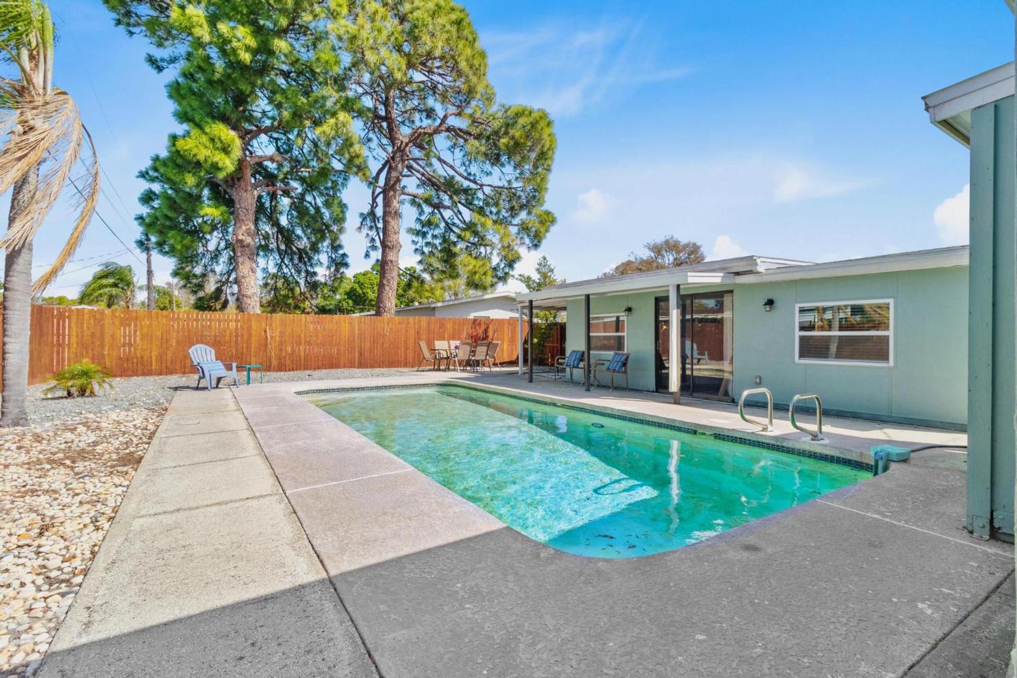 Relaxing Pool Home For Family Getaway Close To Tampa Zoo, Busch Gardens, Restaurants And Shopping! Bagian luar foto