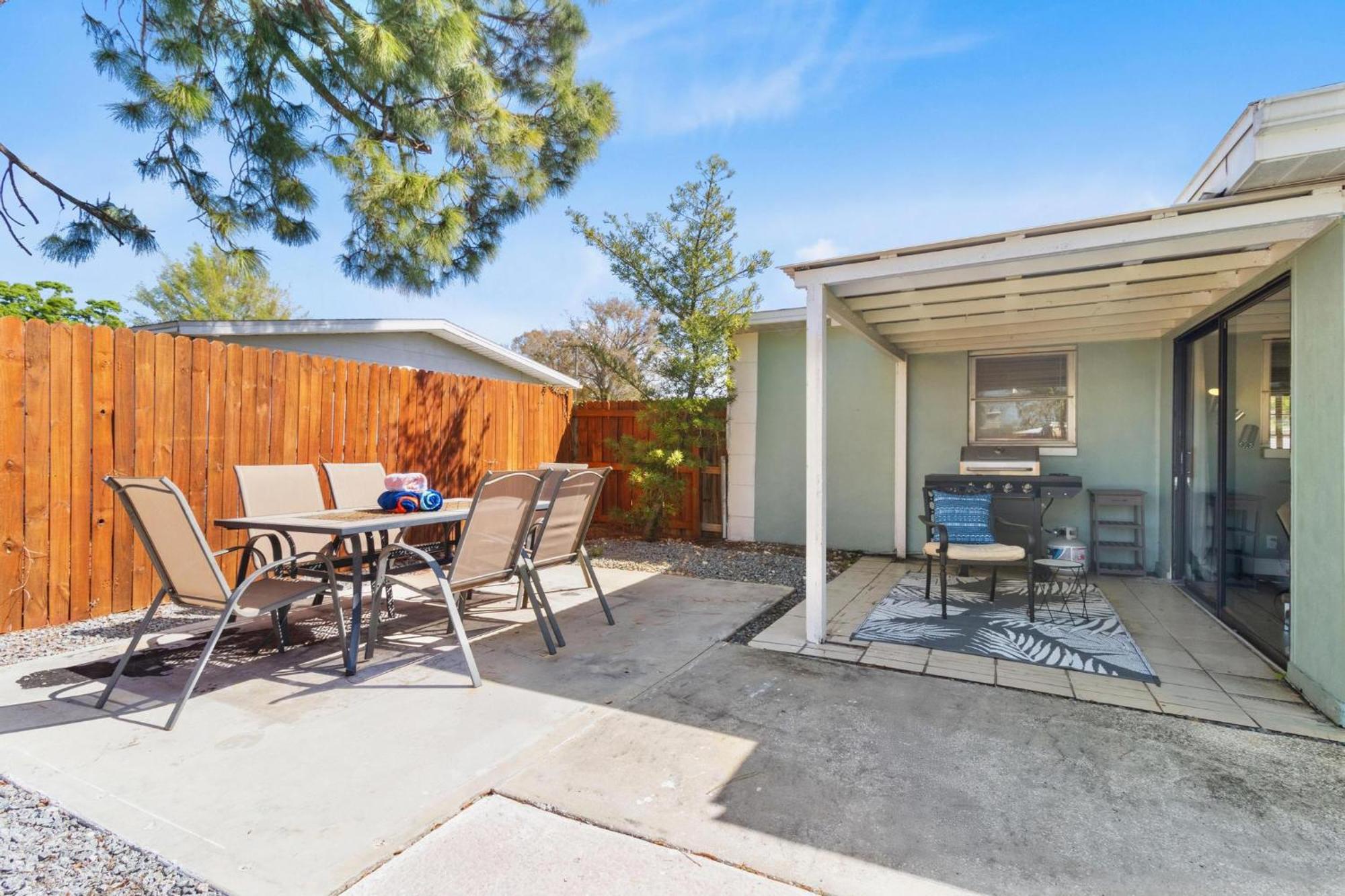 Relaxing Pool Home For Family Getaway Close To Tampa Zoo, Busch Gardens, Restaurants And Shopping! Bagian luar foto